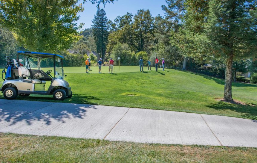 W jakich turniejach golfowych można brać udział jako golfista amator